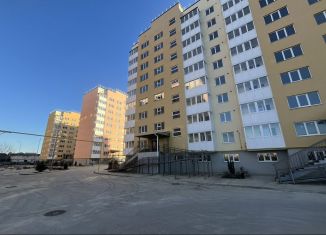 Продаю 2-комнатную квартиру, 68 м2, посёлок городского типа Яблоновский, Шоссейная улица, 72/1