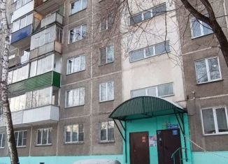 Продается 3-комнатная квартира, 59 м2, Новосибирск, улица Адриена Лежена, 5, метро Золотая Нива