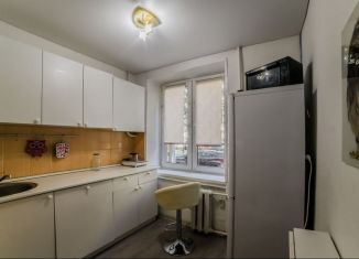 Трехкомнатная квартира в аренду, 56 м2, Москва, Кутузовский проспект, 23к2, ЗАО