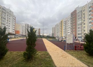 Сдам в аренду 1-ком. квартиру, 40 м2, Симферополь, улица Батурина, 185