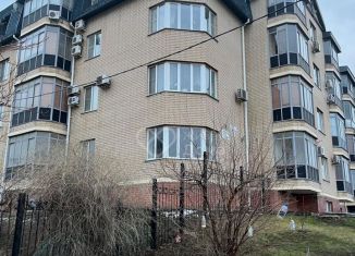 Продаю трехкомнатную квартиру, 112 м2, Волгоград, улица Космонавтов, 36