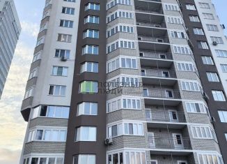 Продам 3-ком. квартиру, 99 м2, Энгельс, Трудовая улица, 12