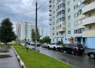 Сдам в аренду торговую площадь, 50 м2, Москва, улица Брусилова, 17