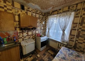 Продажа 3-ком. квартиры, 47 м2, Зверево, улица Казакова, 12