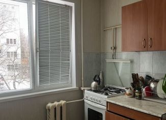 Продам 2-ком. квартиру, 44 м2, Псков, улица Труда, 45