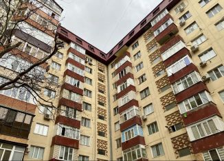 Сдается в аренду 3-ком. квартира, 100 м2, Дагестан, улица Гайдара Гаджиева, 12Б