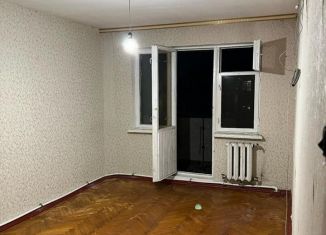 Продаю 2-комнатную квартиру, 43 м2, Нальчик, улица Хмельницкого, 38