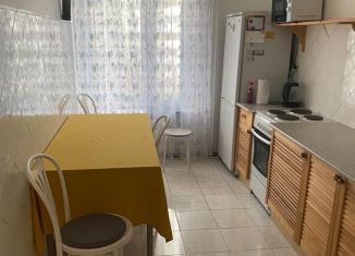 Сдача в аренду 3-ком. квартиры, 60 м2, Москва, улица Маршала Захарова, 21к2, метро Орехово