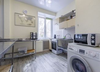 Сдача в аренду трехкомнатной квартиры, 65 м2, Москва, улица Павла Андреева, 28к2, улица Павла Андреева