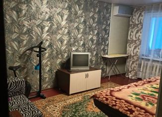 2-комнатная квартира в аренду, 55.5 м2, Крымск, улица Маршала Жукова, 5