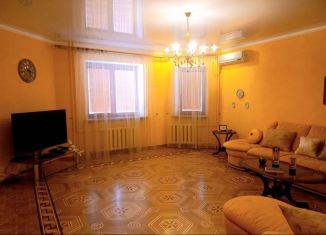 Продаю трехкомнатную квартиру, 101.3 м2, Астраханская область, улица Валерии Барсовой, 16