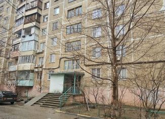 Продаю трехкомнатную квартиру, 71 м2, Астрахань, улица Михаила Луконина, 11