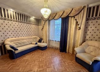 Трехкомнатная квартира на продажу, 65 м2, Чебаркуль, улица Карпенко, 7