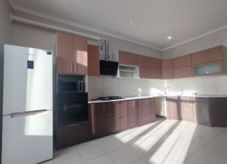 Сдача в аренду 2-ком. квартиры, 78 м2, Ессентуки, улица Пушкина, 12к3