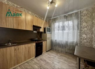 Продается 2-комнатная квартира, 56 м2, Смоленск, улица Рыленкова, 49