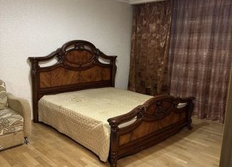 Сдается в аренду трехкомнатная квартира, 120 м2, Краснодар, улица Яна Полуяна, 2, улица Яна Полуяна