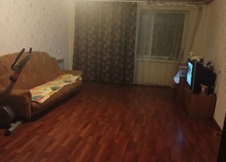 Продаю 3-комнатную квартиру, 90 м2, Котельнич, улица Труда, 36
