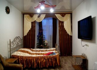 Сдаю в аренду 2-ком. квартиру, 60 м2, Псков, Октябрьский проспект, 31