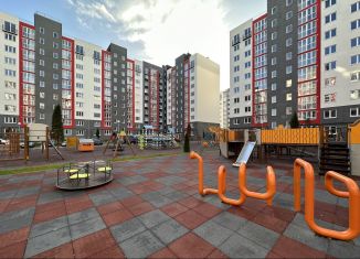 Двухкомнатная квартира на продажу, 65 м2, Калининградская область, Флагманская улица, 3