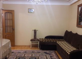 Сдам двухкомнатную квартиру, 65 м2, Дагестан, улица Шахбазова, 65
