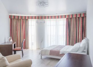 Сдам 2-ком. квартиру, 100.7 м2, Калининградская область, проспект Мира, 84