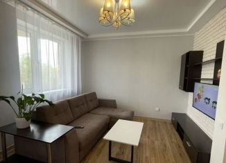 Сдается 2-комнатная квартира, 77 м2, Псков, Юбилейная улица, 32, ЖК Юбилейный