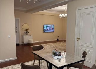 Сдам 1-комнатную квартиру, 58 м2, Махачкала, улица Тулпара Мусалаева, 16А, ЖК Лазурный Берег