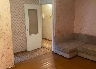 Продаю двухкомнатную квартиру, 46 м2, Ломоносов, Александровская улица, 31