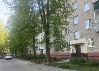 Сдается двухкомнатная квартира, 44 м2, рабочий посёлок Свердловский, Набережная улица