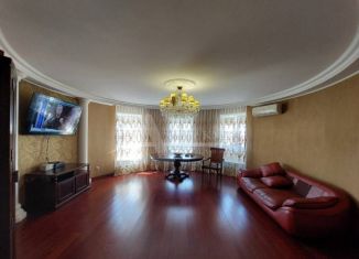 Продается 4-комнатная квартира, 152 м2, Ставропольский край, Октябрьская улица, 94