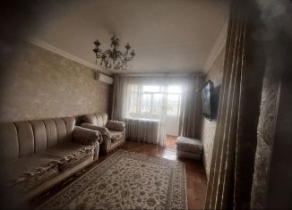 Сдается в аренду двухкомнатная квартира, 48 м2, Грозный, улица А.А. Айдамирова, 141к7