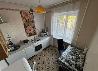 Сдаю в аренду 1-ком. квартиру, 30 м2, Новочеркасск, Спортивная улица, 25