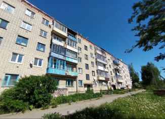 Продается 3-ком. квартира, 59 м2, Псковская область, улица Горького, 92