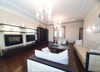 Сдаю трехкомнатную квартиру, 150 м2, Республика Башкортостан, улица Дорофеева, 3/2