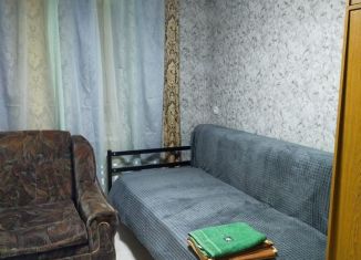 Сдаю четырехкомнатную квартиру, 60 м2, Новомосковск, улица Свердлова, 3А