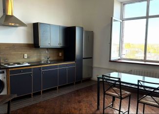 Продаю 3-ком. квартиру, 80 м2, Выборг, Вокзальная улица, 7