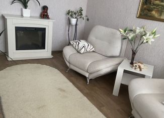 Сдам в аренду 2-ком. квартиру, 65 м2, Саратов, улица имени Михаила Галкина-Враского, 1