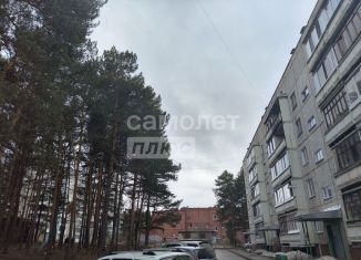 Продаю двухкомнатную квартиру, 47 м2, Северск, улица Калинина