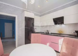 Продам 2-ком. квартиру, 60 м2, Тюмень, улица Бакинских Комиссаров, 1, ЖК Жуков