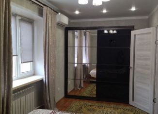 Сдаю в аренду двухкомнатную квартиру, 45 м2, Астрахань, улица Богдана Хмельницкого, 45