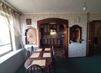 Продаю 4-ком. квартиру, 87 м2, Петропавловск-Камчатский, улица Академика Королёва, 55/1, микрорайон Горизонт-Север