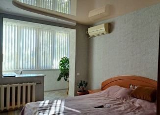 Продам 3-ком. квартиру, 63.7 м2, Саки, Советская улица, 6