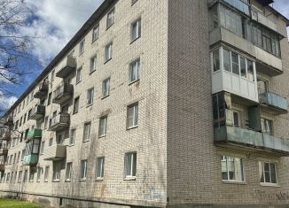 Продам 2-комнатную квартиру, 47.8 м2, Пикалёво, 6-й микрорайон, 19