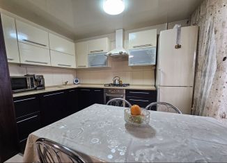 Продается 3-комнатная квартира, 60.9 м2, Екатеринбург, улица Авиаторов, 2к1, Октябрьский район