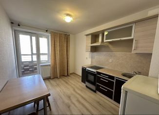 Сдаю в аренду 1-ком. квартиру, 42 м2, Санкт-Петербург, Пулковское шоссе, 42к6, метро Купчино