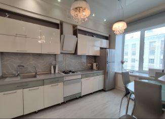 Сдаю 2-ком. квартиру, 74.7 м2, Чувашия, улица Карла Маркса, 33