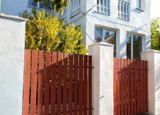 Аренда дома, 120 м2, посёлок городского типа Черноморское, Третий проезд, 37