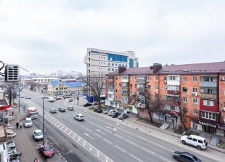 Продается 2-ком. квартира, 62 м2, Краснодар, улица Суворова, 74, улица Суворова