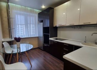 Продам 3-ком. квартиру, 65.6 м2, Тюмень, Западносибирская улица, 18к1, Ленинский округ