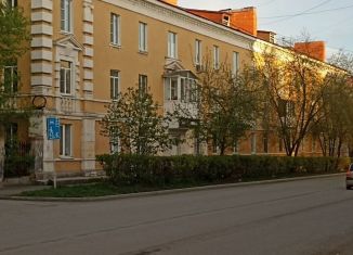 Продаю 2-комнатную квартиру, 50 м2, Первоуральск, улица Чкалова, 36
